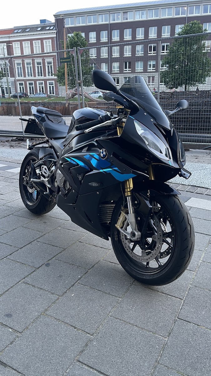 BMW S1000RR motorwrap: grijs naar zwart met chrome blue